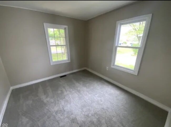 Building Photo - One Level, 3 bedroom