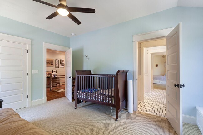 Building Photo - Beautiful 4/4 Plus Office, 4 Blocks From E...