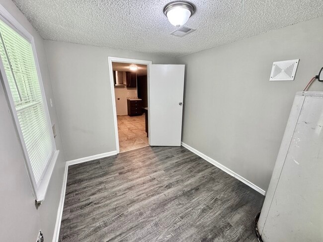 Building Photo - 791 Eyers Rd