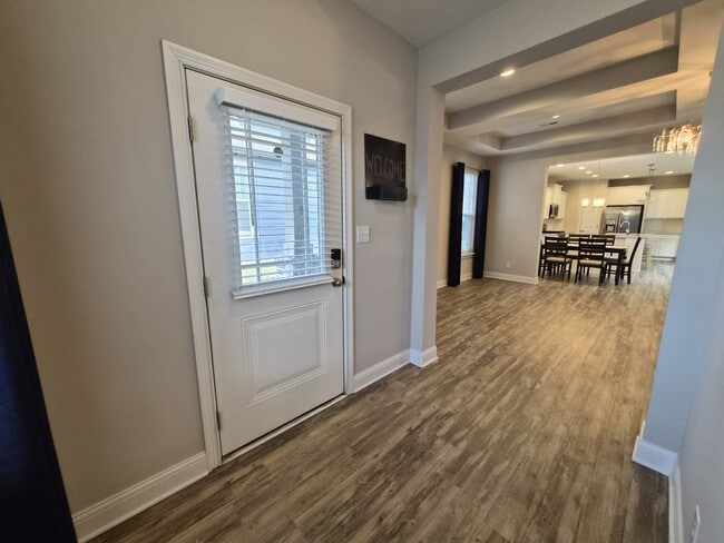 Building Photo - 14221 James Dean Dr