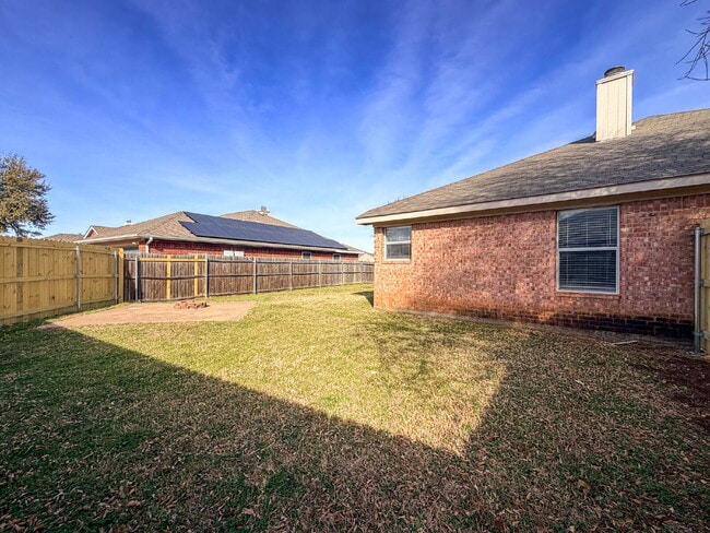 Building Photo - 3 Bedroom, 2 Bath Home in Crowley on Corner Lot