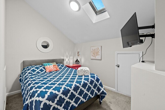 Building Photo - Furnished All-Inclusive 4bed/3bath condo a...