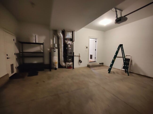 Building Photo - Beautiful 3x2.5 with fenced patio and upstairs bonus area