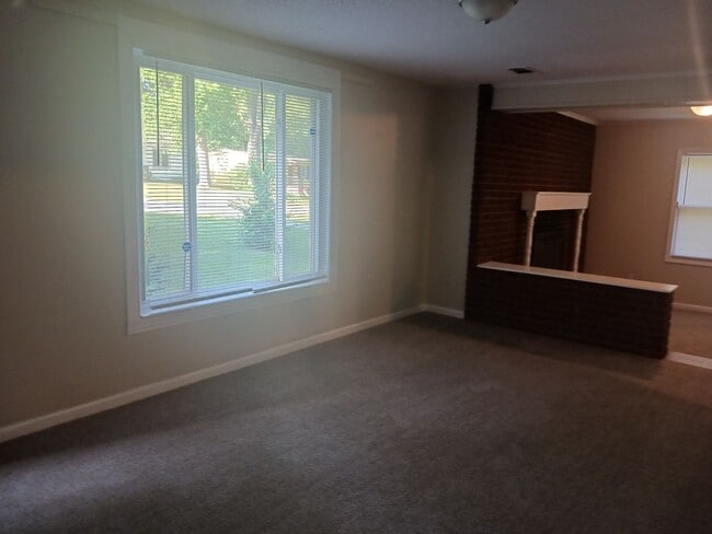 Building Photo - 3bdr/1.5bth house in Raytown, MO