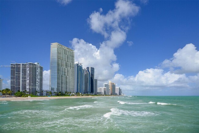 Building Photo - 16699 Collins Ave