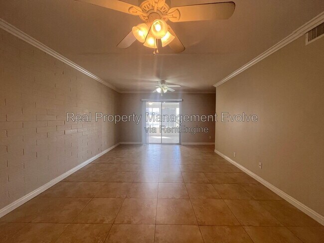 Building Photo - 12076 N Pebble Beach Dr