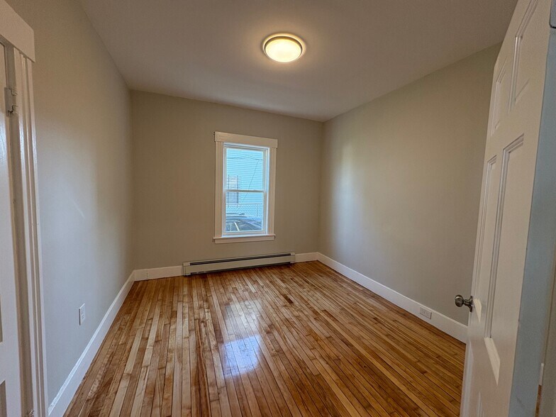Building Photo - 6 Chapin St