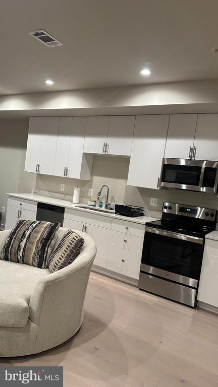 Building Photo - 235 Valley Ave SE