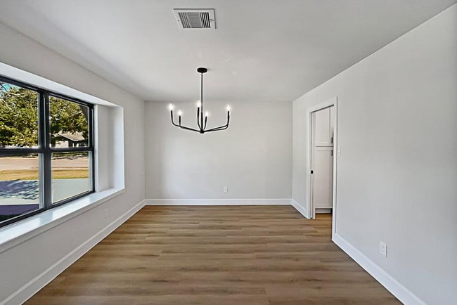 Building Photo - 5743 Ludington Dr