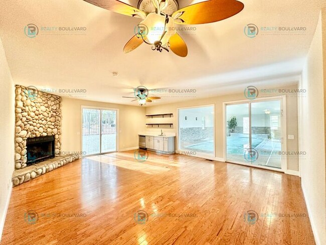 Building Photo - “Luxury Living in Skyline: 4 Bedroom 4 Bat...