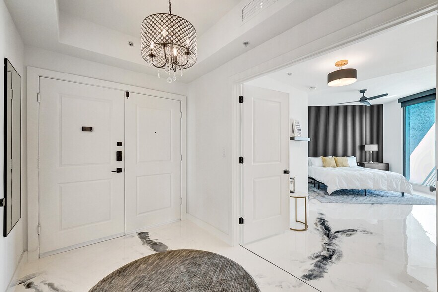 Building Photo - 315 NE 3rd Ave