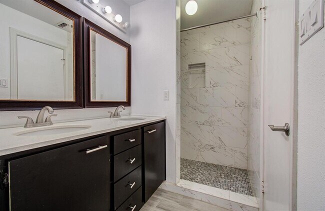 Building Photo - 716 Bering Dr