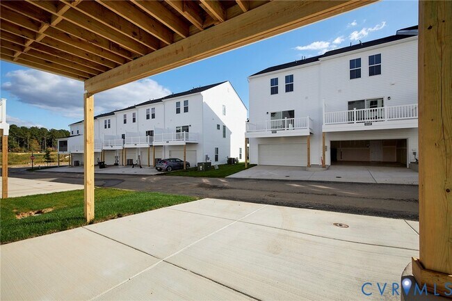 Building Photo - 15337 Sunray Wy