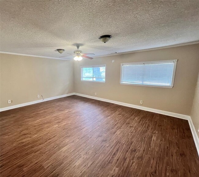 Building Photo - 2403 La Rochelle Dr