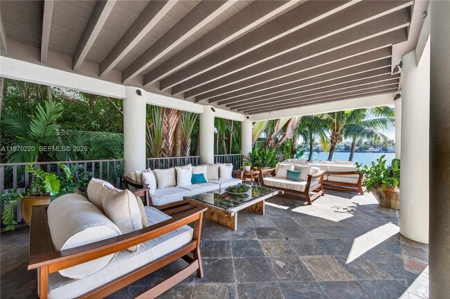 Building Photo - 14 W San Marino Dr