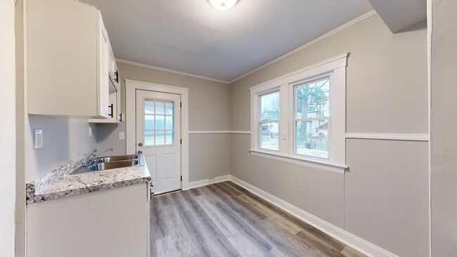 Building Photo - Brooklyn Centre neighborhood - 3  bedroom/...