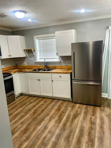 Building Photo - 453 Crestmont Cir