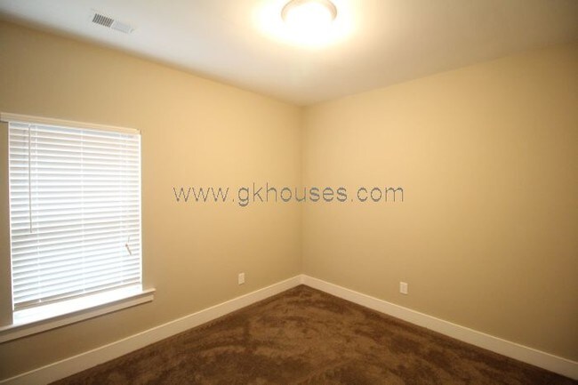 Building Photo - 5525 Park Side Rd