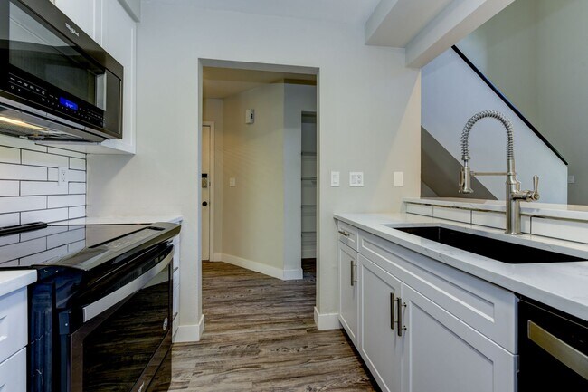 Building Photo - PRICE DROP! + MOVE IN SPECIAL!! 2 Bedroom Condo in Great Location with Pool and Underground Parking!