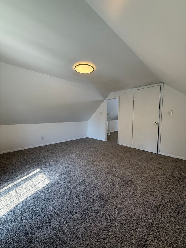Building Photo - 2 bedroom 2 bathroom