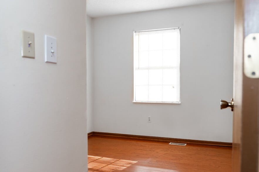 Building Photo - 4586 Debbie Ln