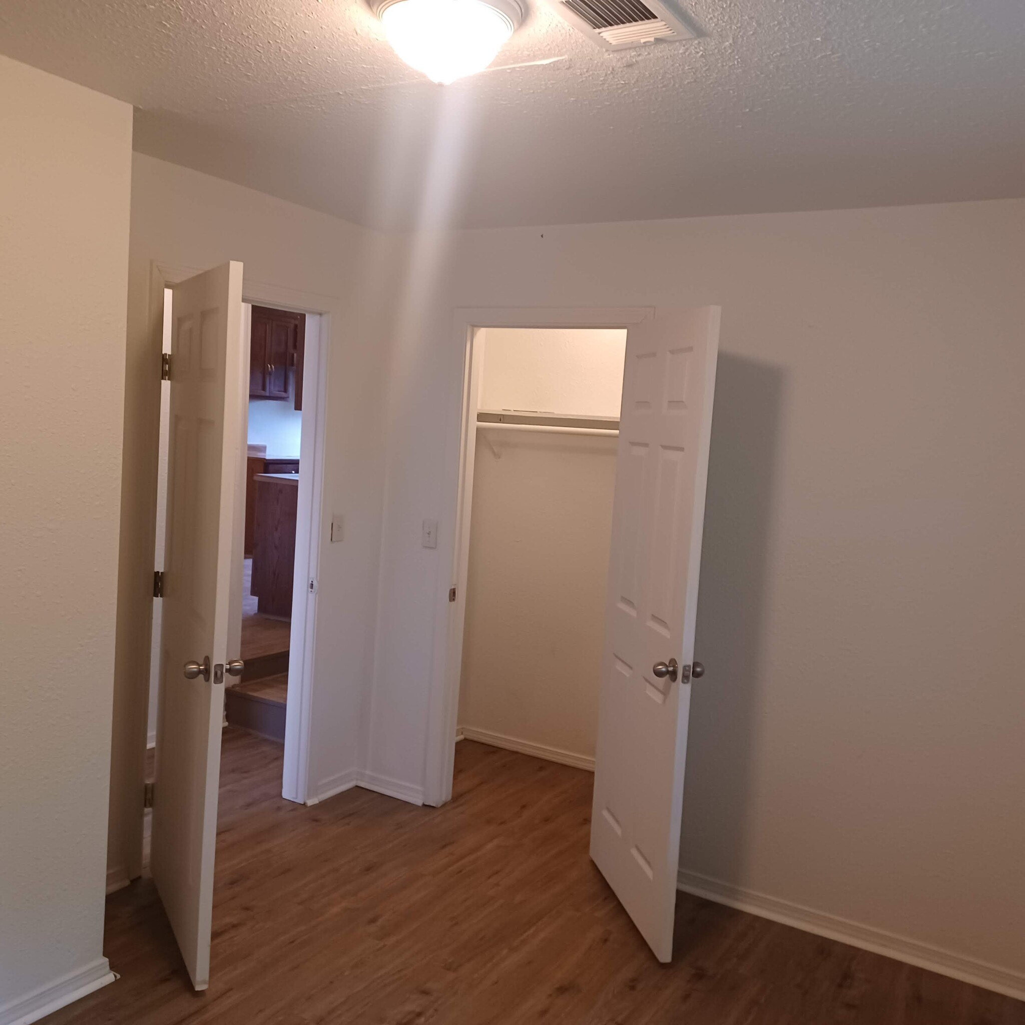 Building Photo - 505 W Maple