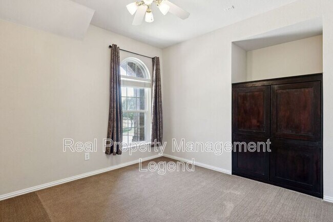 Building Photo - 1805 Sumac Dr
