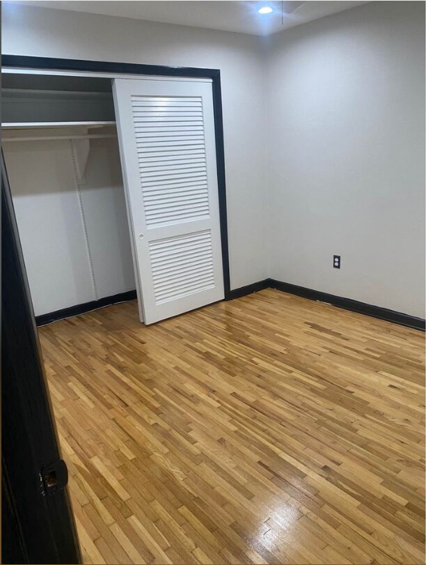 Building Photo - 1122 N Powers Dr