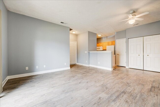 Building Photo - **Swimming Pool*****1 Bed 1 Bath******Cross Pointe Business Park*****LAKE VIEW AVAILABLE