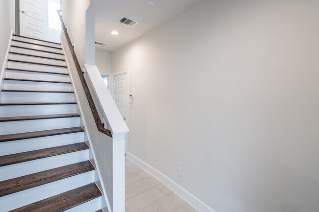 Building Photo - 3028 Charline