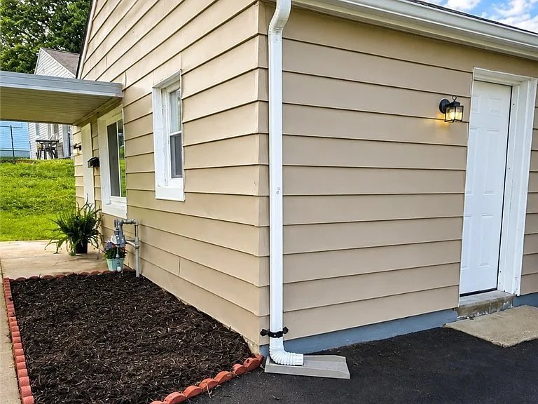 Building Photo - 2823 Revels Ave
