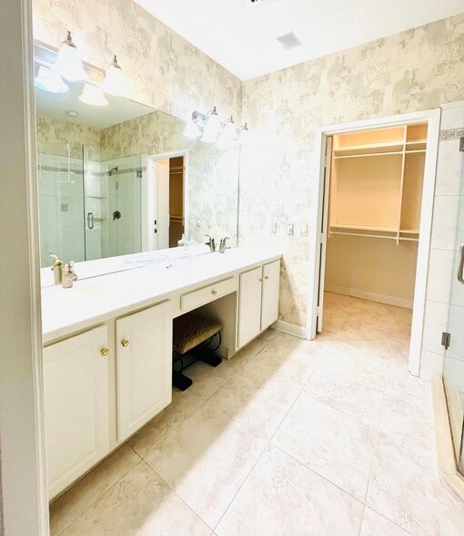 Building Photo - 1641 SW Harbour Isles Cir