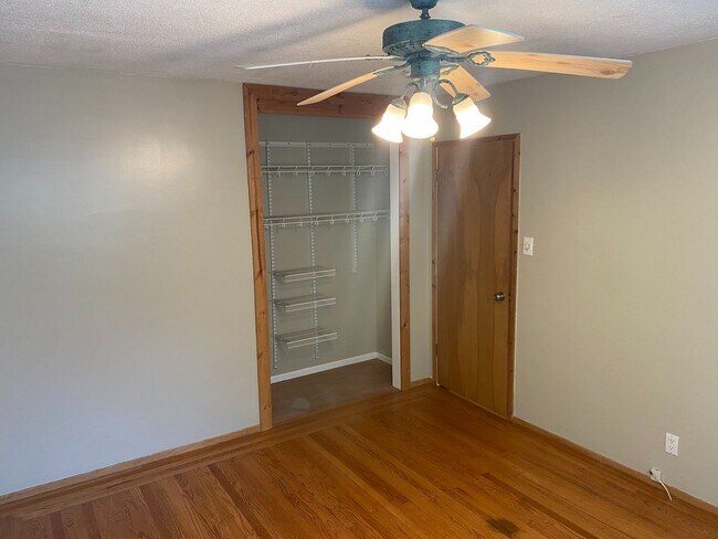 Building Photo - Stunning Three Bedroom House W/ Two Car Garage & Backyard!!