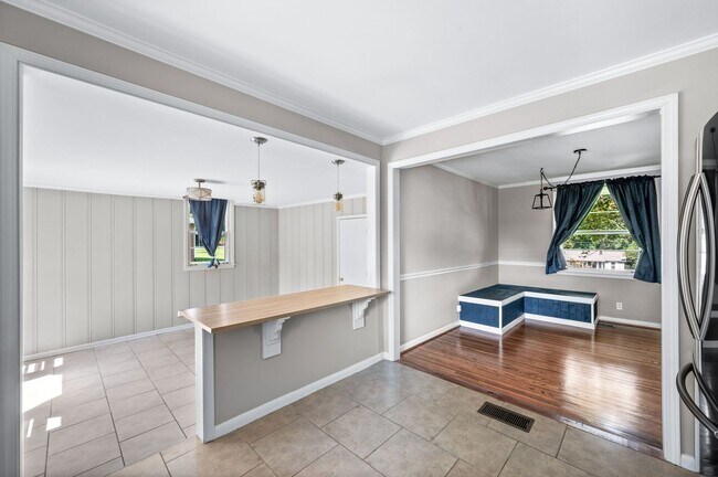 Building Photo - Beautifully Updated 3BR/1.5BA Home in Cove...