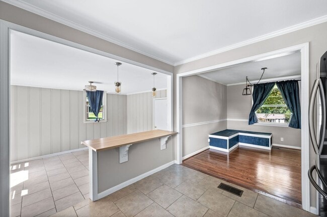 Building Photo - Beautifully Updated 3BR/1.5BA Home in Coveted Caldwell Hall!