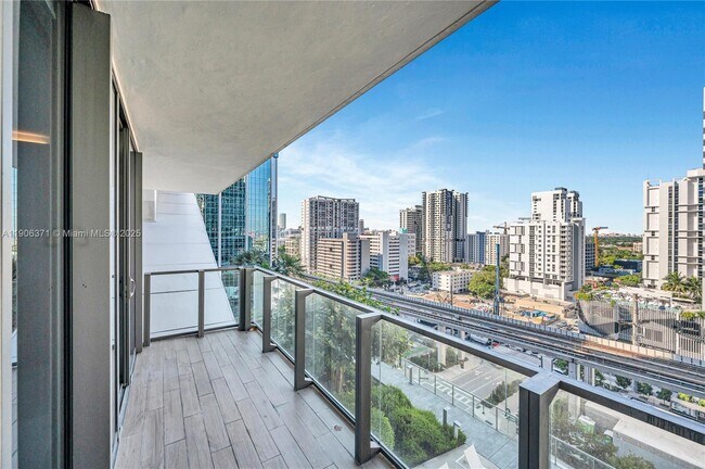 Building Photo - 88 SW 7th St