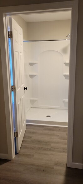 First floor bath - 1109 Chester St