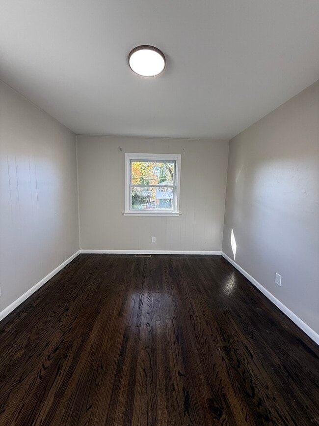 Building Photo - 205 Mardale Dr