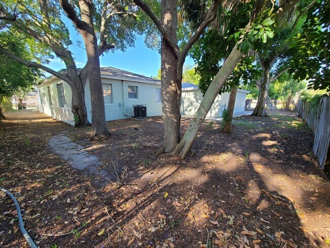 Building Photo - Stunning Corner-Lot Rental: 4BR/2BA with Courtyard