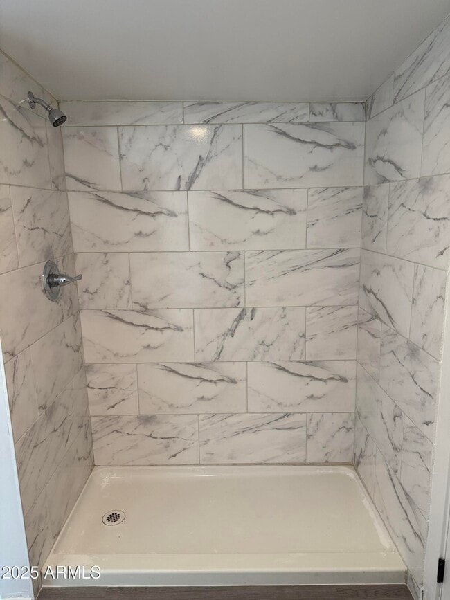 Building Photo - 2536 W Morten Ave