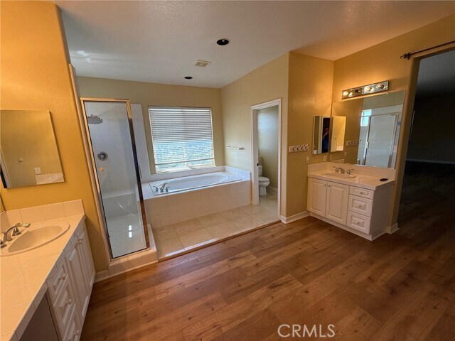 Building Photo - 2540 N San Miguel Dr