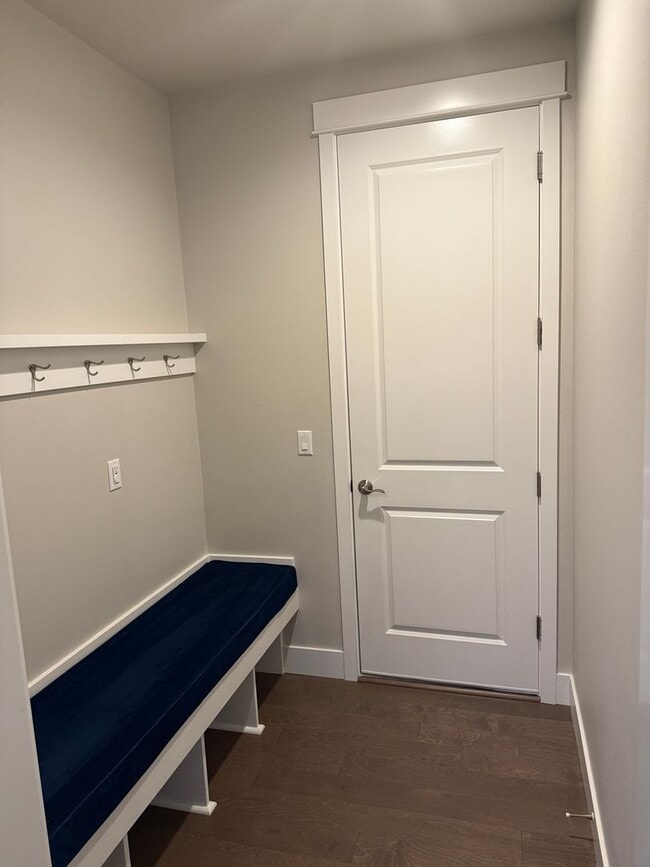 Building Photo - 4 Bedroom 2.5 Bath. Cul-de-Sac beautifully...