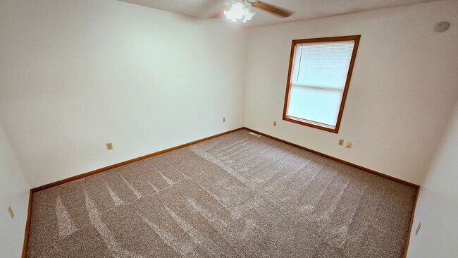 Building Photo - 1822-1824-1824 Sawmill Pl