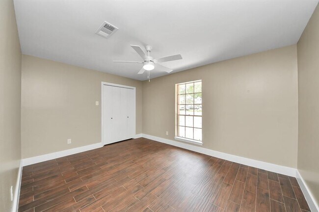 Building Photo - 11811 Campos Dr