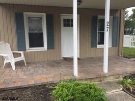 Building Photo - 27 Elm Ave