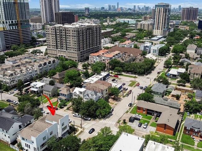 Building Photo - 1702 Southmore Blvd