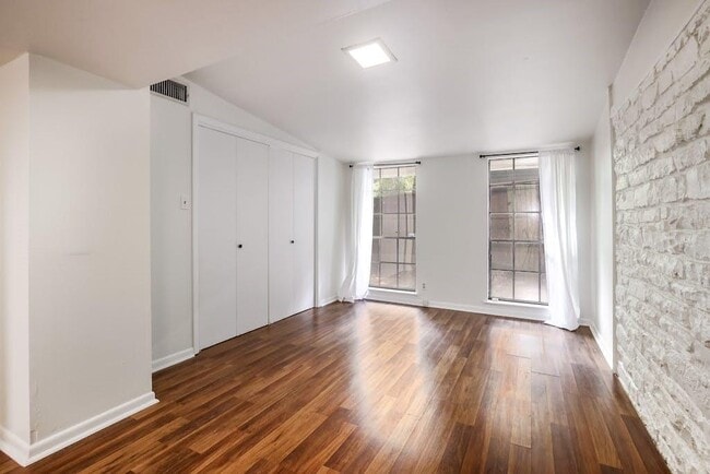 Building Photo - 2909 Windsor Rd