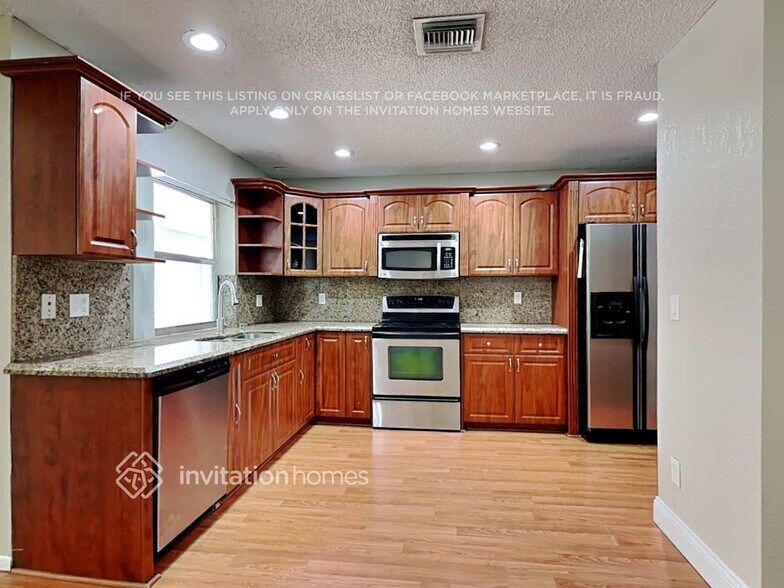 Building Photo - 1301 NW 76th Ave