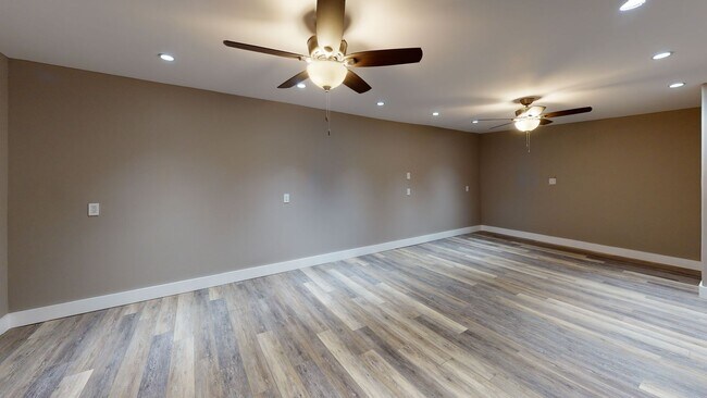 Building Photo - 5BR/3BA Unit in Fort Sanders Duplex | Walk...