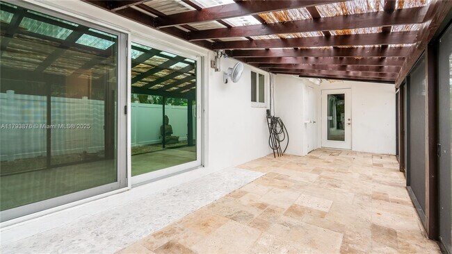 Building Photo - 4512 Sea Grape Dr